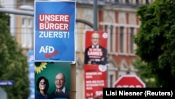 Ашынган оңчул партиясынын плакаты. Германия