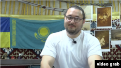 Волонтёр-казах в Украине Рустем Дарменов