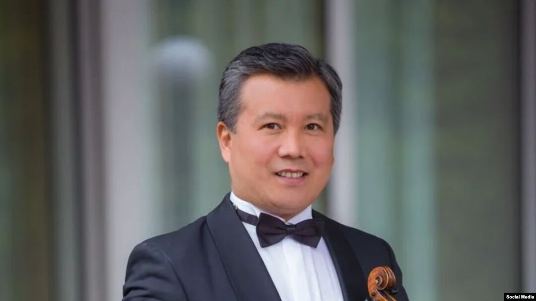 Эрнис Асаналиев.