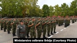 Mladi u Srbiji na dobrovoljnom služenju vojnog roka, nepoznata lokacija, septembar 2021. U Srbiji je obavezni vojni rok ukinut 1. januara 2011. godine, od kada u vojsku idu samo oni koji to žele.