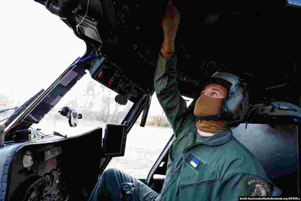 Олег &ndash; пілот армійської авіації. Після бойового вильоту десь на сході України. Вересень 2023 року&nbsp;