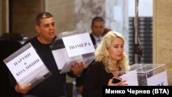 Жребий за номерата на партиите в бюлетината. 