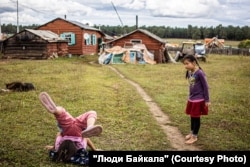 Girls play in Dadal.