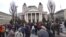 Протестът стигна и до сградата на Народния театър "Иван Вазов", 2 март 2023 г.