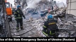 Війська РФ вночі 30 листопада поцілили в триповерховий будинок у Новогродівці на Донеччині