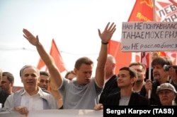 Гарри Каспаров, Алексей Навальный и Илья Яшин во время шествия "Марша миллионов" по Большой Якиманке. 2012 год