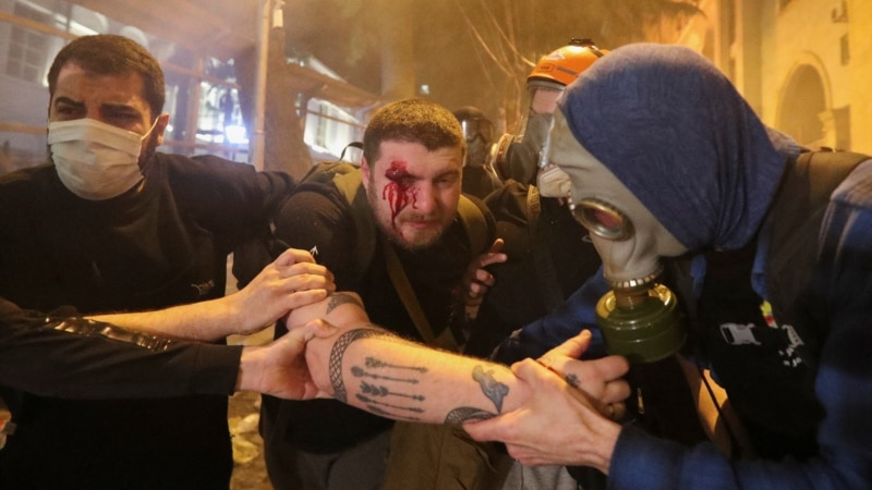 На акции в Тбилиси один из демонстрантов получил травму глаза