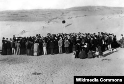 Єврейські мігранти розігрують у лотерею земельні ділянки на території, де згодом постане Тель-Авів, 1909 рік