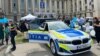 Poliția Rutieră a început să fie dotată cu mașini BMW, în urma unui contract în valoare de 98 milioane de lei fără TVA. Noile mașini vor înlocui dreptat Loganurile produse de Dacia.