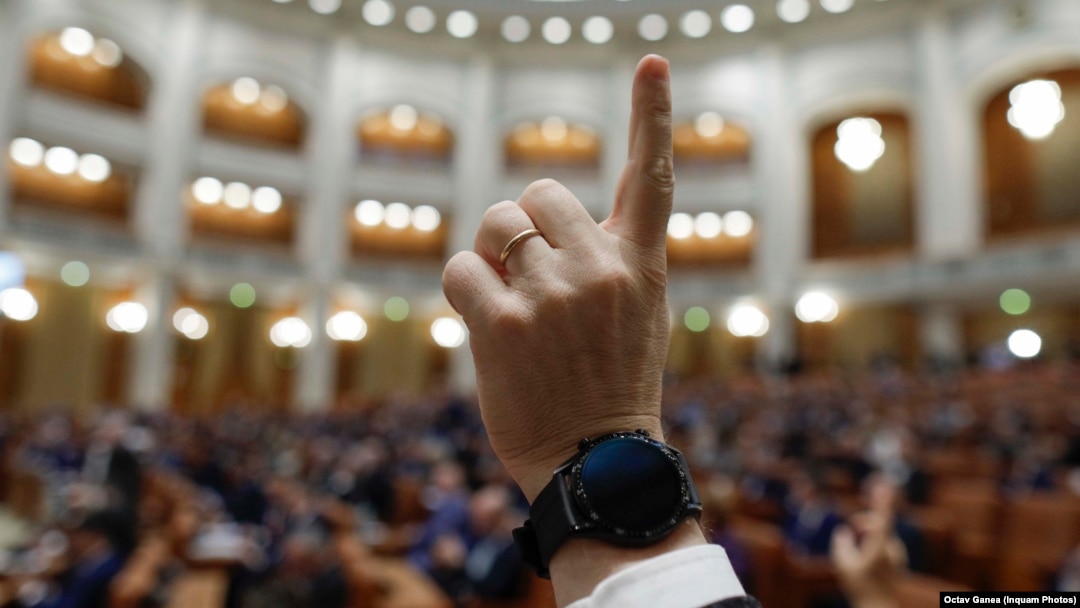Pe 1 decembrie 2024, sunt alegeri parlamentare în România. Vor fi aleși 329 de deputați și 136 de senatori.