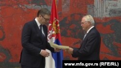 Predsednik Srbije Aleksandar Vučić sa američkim ambasadorom Kristoferom Hilom, 1. novembra 2023. u Beogradu
