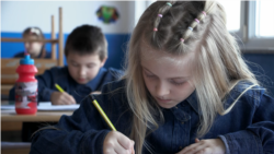 'Volio bih da imamo svoju učionicu': Obrazovanje u petokombinaciji