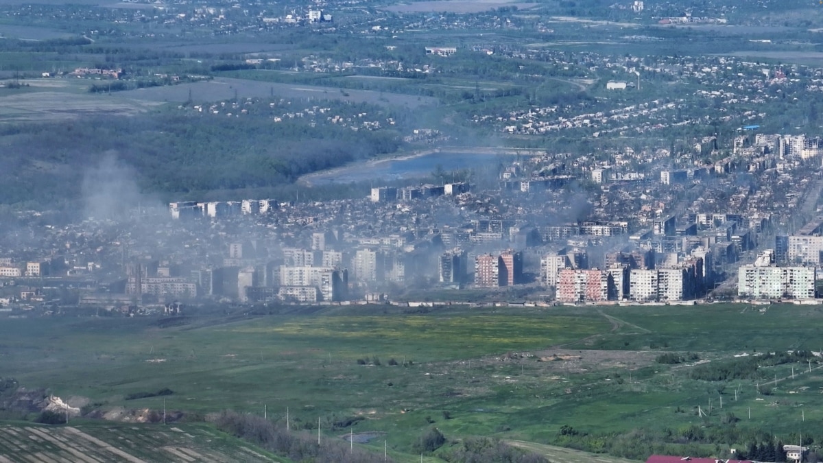 на окремих ділянках противник відступив на дистанцію до 2 км