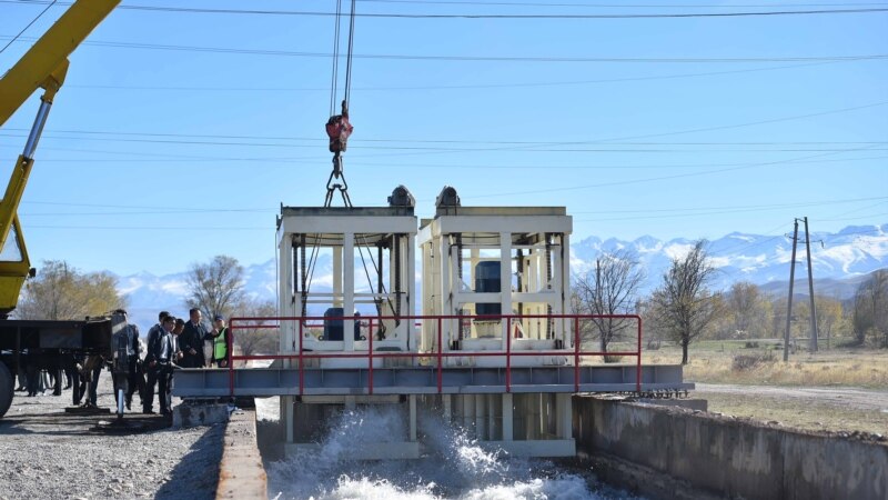 Акылбек Жапаров каналдарга чакан ГЭС курууга шарт түзүүнү тапшырды