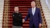 Președintele ucrainean Volodimir Zelenski (stânga) a fost primit marți de către președintele român Klaus Iohannis, la Palatul Cotroceni. Cei doi vor discuta despre securitatea la Marea Neagră.