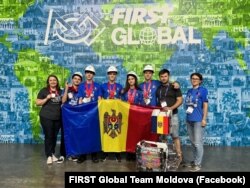 Echipa Moldovei la competiția FIRST Global din Singapore a câștigat o medalie de aur pentru inovație în inginerie și una de argint pentru Proiectul de inovație din domeniul energiei regenerabile.