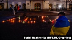 Акция памяти жертв авиаудара по драмтеатру в Мариуполе, Киев, 16 марта 2023 года