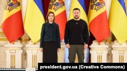 Presidentja e Moldavisë, Maia Sandu, dhe ai i Ukrainës, Volodymyr Zelensky. Fotografi nga arkivi. 
