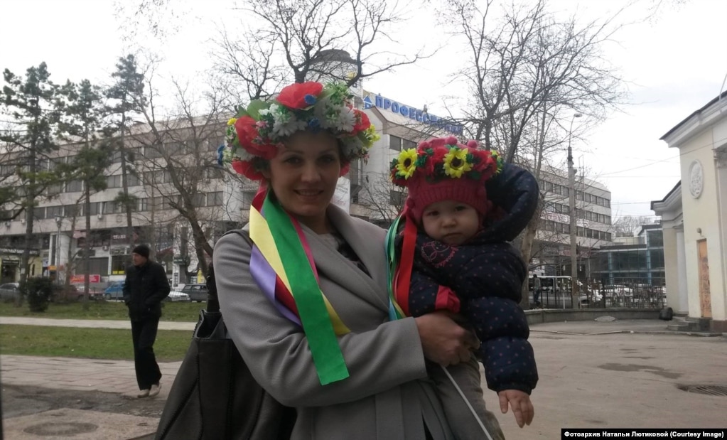 Наталія Лютікова з донькою. Сімферополь, березень 2014 року