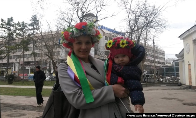 Наталія Лютікова з дочкою, Сімферополь, 2 березня 2014 року