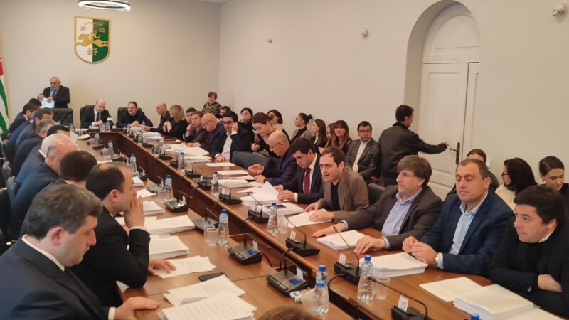 Абхазский парламент хочет знать о международных соглашениях заранее