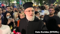 მთავარეპისკოპოსი ზენონი "აგენტების კანონის" საწინააღმდეგო აქციაზე. 1 მაისი, 2024 წელი