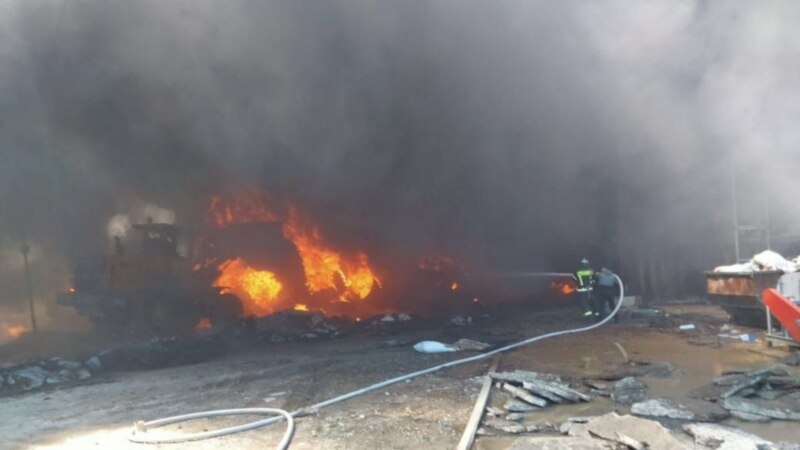 В Ставропольском крае рядом с бетонным заводом произошел пожар