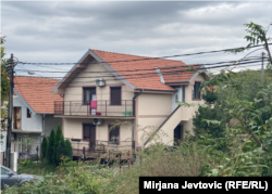 Kuća na Zvezdari u Beogradu gde je registrovana kompanija koja izvozi avio delove; oktobar 2023.