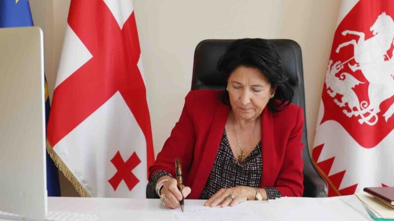 Президент Грузии подписла акт о помиловании 13 осужденных