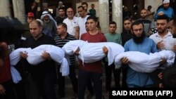 Գազայի հատվածի պաղեստինցիները հուղարկավորում են զոհված երեխաներին: 