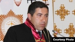 Бузургмеҳр Ёров. Акс аз бойгонӣ