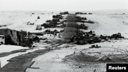 ისრაელის მებრძოლების მიერ განადგურებული ეგვიპტური ჯავშანტექნიკა სინაის გზაზე. 1967 წლის ექვსდღიანი ომის დროს.