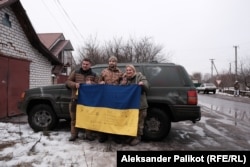 Mateusz Wodzinski personally delivers every car to Ukrainian soldiers on the front line.