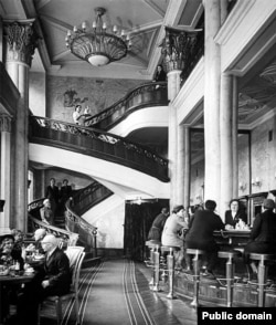 Коктейль-холл, 1940-е