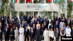 Grupna fotografija svjetskih lidera prisutnih na UN-ovoj konferenciji o klimatskim promjenama COP28, Dubai, UAE, 1. decembar 2023.