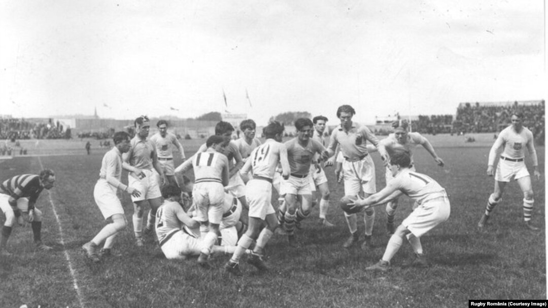 Echipele naționale ale României, Franței și Statelor Unite au fost singurele care au participat la competiția de rugby din cadrul Jocurilor Olimpice din 1924. Fotografia de mai sus a fost surprinsă la meciul dintre România și SUA. 