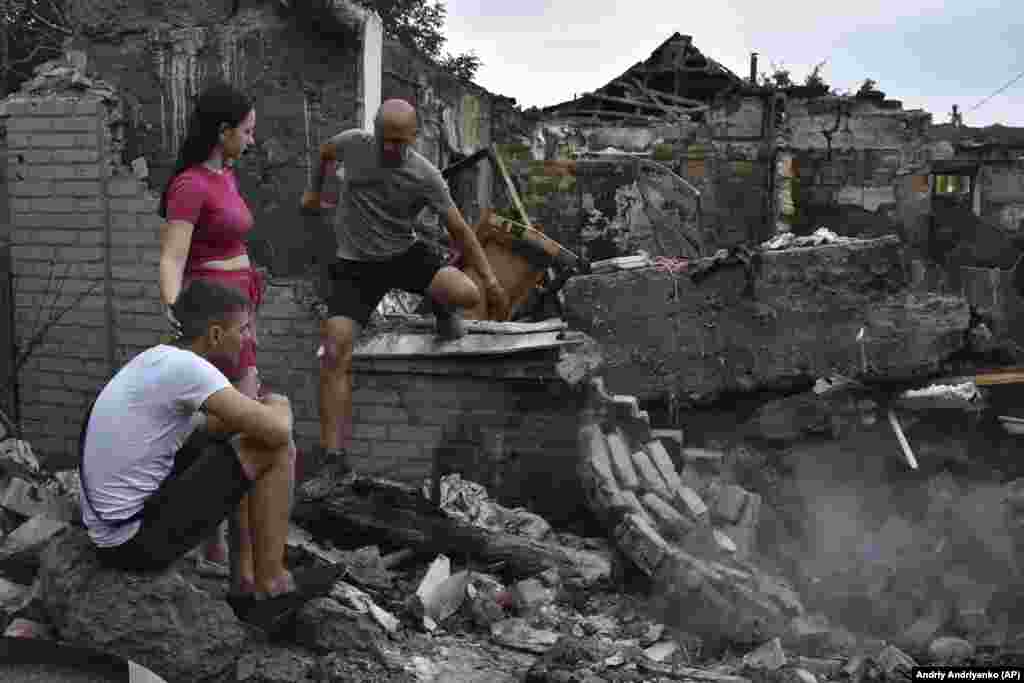  A couple sit in front of the ruins of their house, which was destroyed by a Russian strike in Zaporizhzhya, Ukraine. &nbsp; 