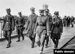 Юзеф Пилсудский (на переднем плане) с соратниками во время государственного переворота в Варшаве, 12 мая 1926 года