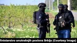 پولیس صربستان در محل رویداد 