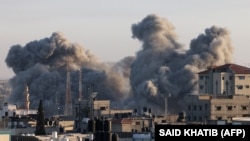 Клубы дыма после израильского удара по Рафаху на юге сектора Газа 6 ноября 2023 года
