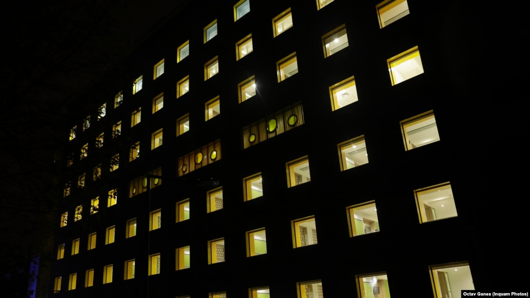 Vineri s-au aprins simbolic luminile în primul spital construit de la zero de un ONG, exclusiv din donații de la persoane fizice și sponsorizări.