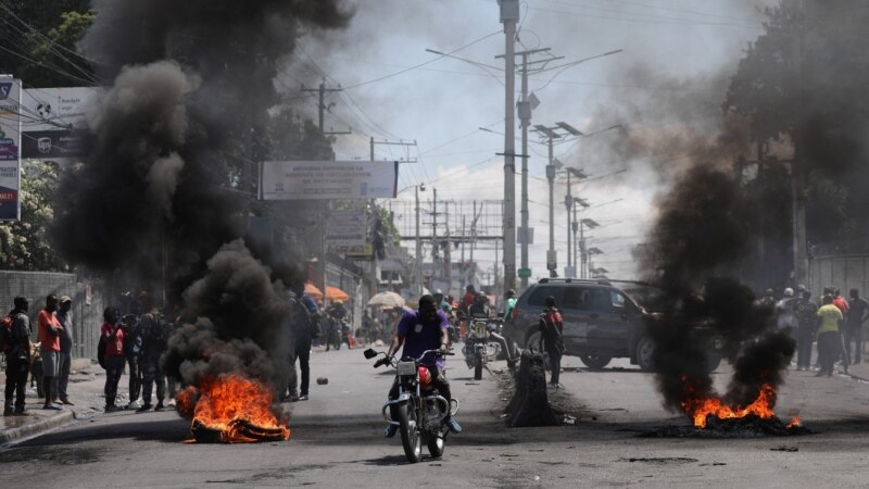 У сталіцы Гаіці ўзброеныя банды напалі на ўрадавыя будынкі