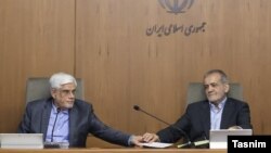 Iranski predsjednik Masud Pezeshkian (desno) i novi šef internetske politike Mohammad Reza Aref (arhivska fotografija)