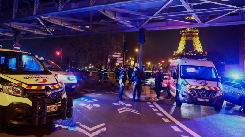 პარიზში, ეიფელის კოშკთან, თავდამსხმელმა ერთი ტურისტი მოკლა და ორი დაჭრა
