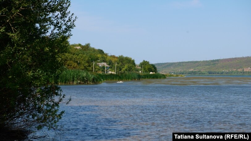 Râul Nistru, vedere din satul Lalova, raionul Rezina