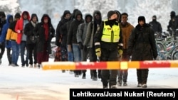 Фінляндія заявила, що закриє всі пункти перетину кордону з Росією, окрім найпівнічнішого, після того, як зафіксувала значний наплив нелегальних мігрантів