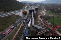 Echipele de intervenție sunt încă la locul accidentului feroviar din centrul Greciei.