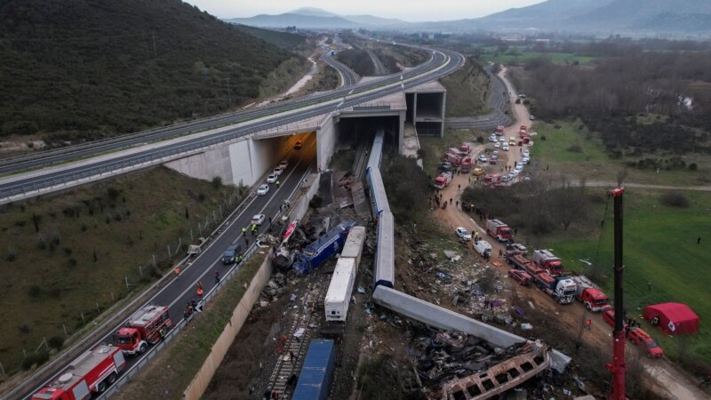Të paktën 32 persona të vdekur nga përplasja e trenave në Greqi