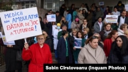 Medicii de familie au protestat în această perioadă față de propunerea Casei Naționale de Asigurări de Sănătate de a scădea tarifele per pacienți.