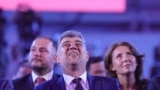 Marcel Ciolacu, la Congresul PSD de pe 24 august 2024, alături de membrii PSD veniți să-l voteze pentru un nou mandat de președinte al partidului și pentru a fi prezidențiabilul socail-democraților.